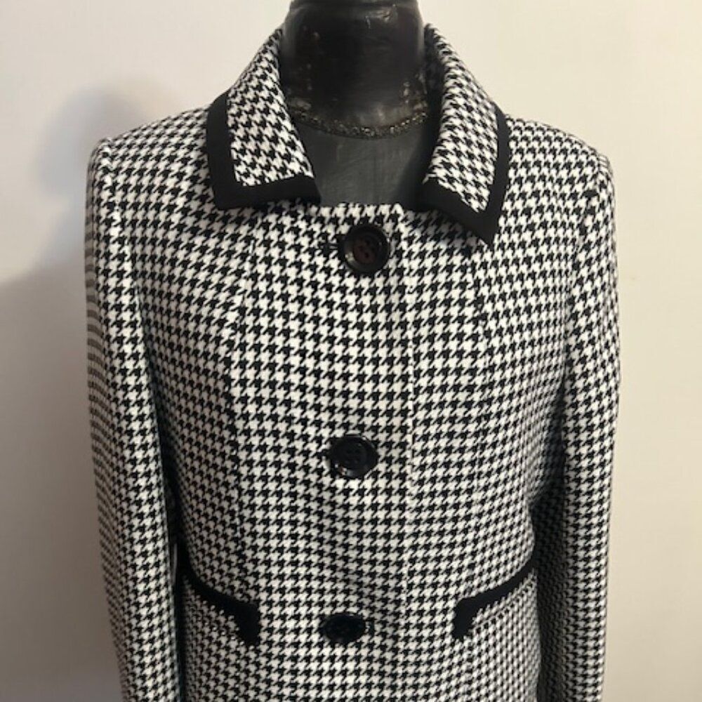 Jones Studio Separates Black/White houndstooth 3 button blazer, size 12